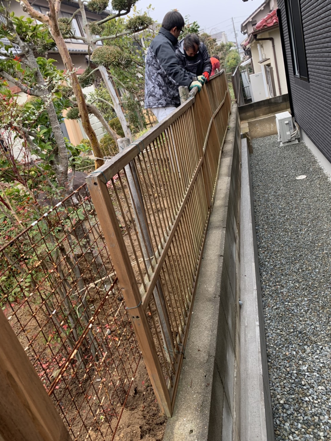 フェンスの更新工事。