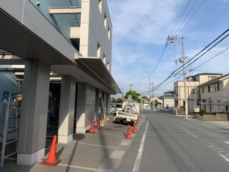 アルミ庇とアルミテラスの施工。