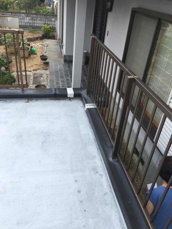 ベランダ笠木更新工事。