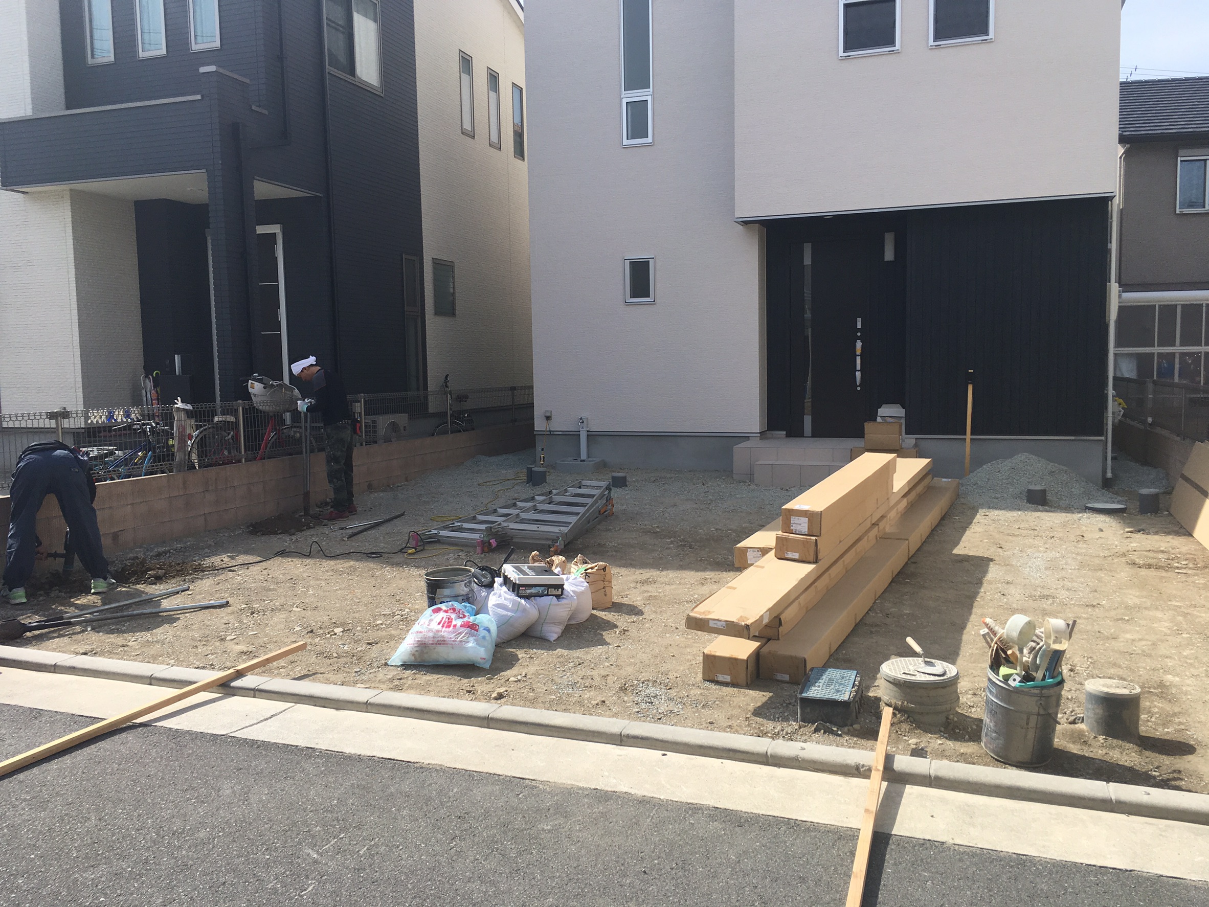 三台用カーポート工事。