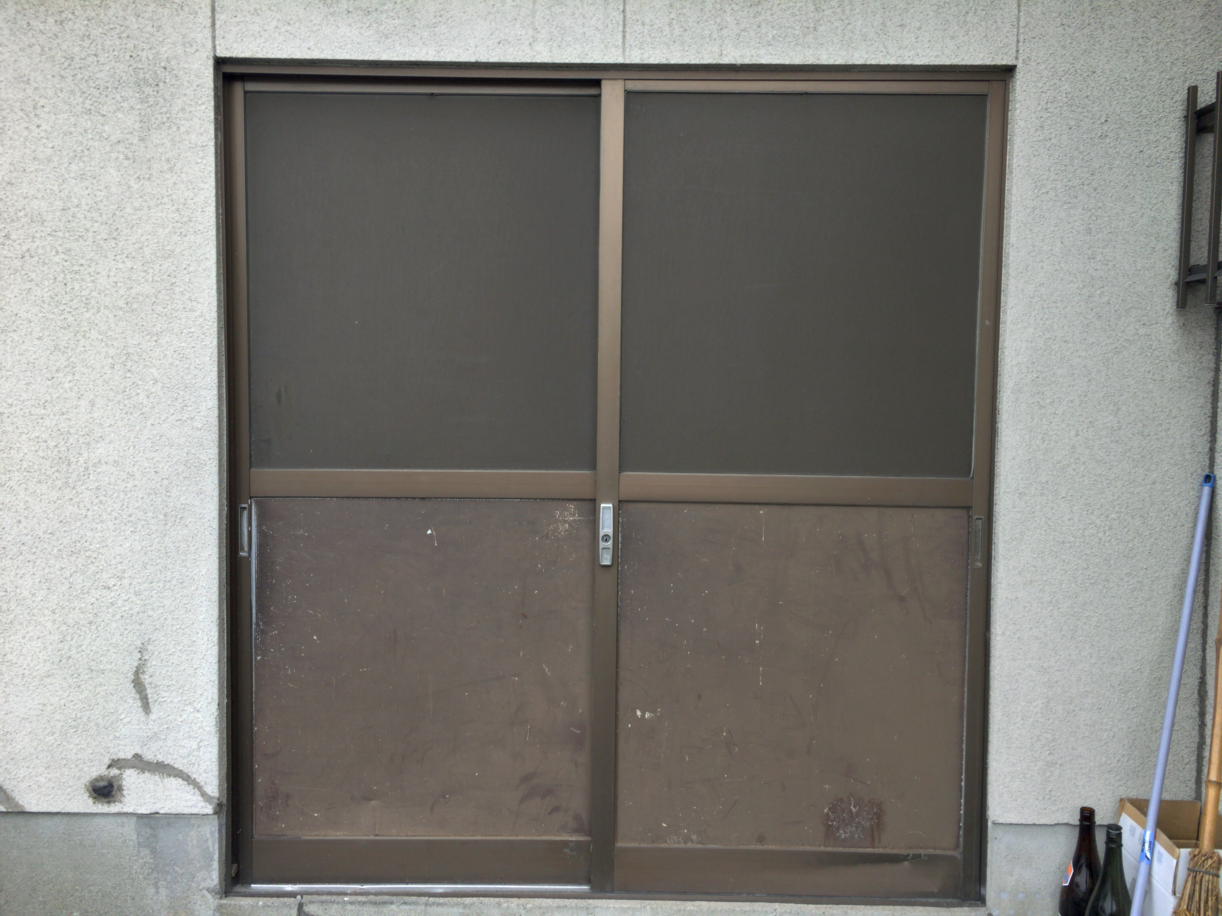 倉庫引戸のカバー工法工事。