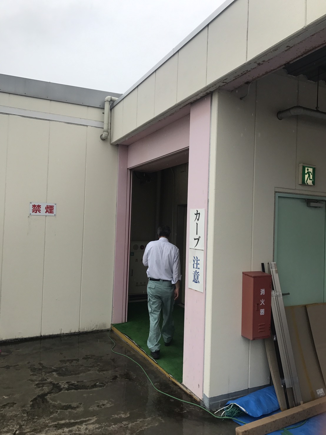 テラス工事とポリカドーム工事。
